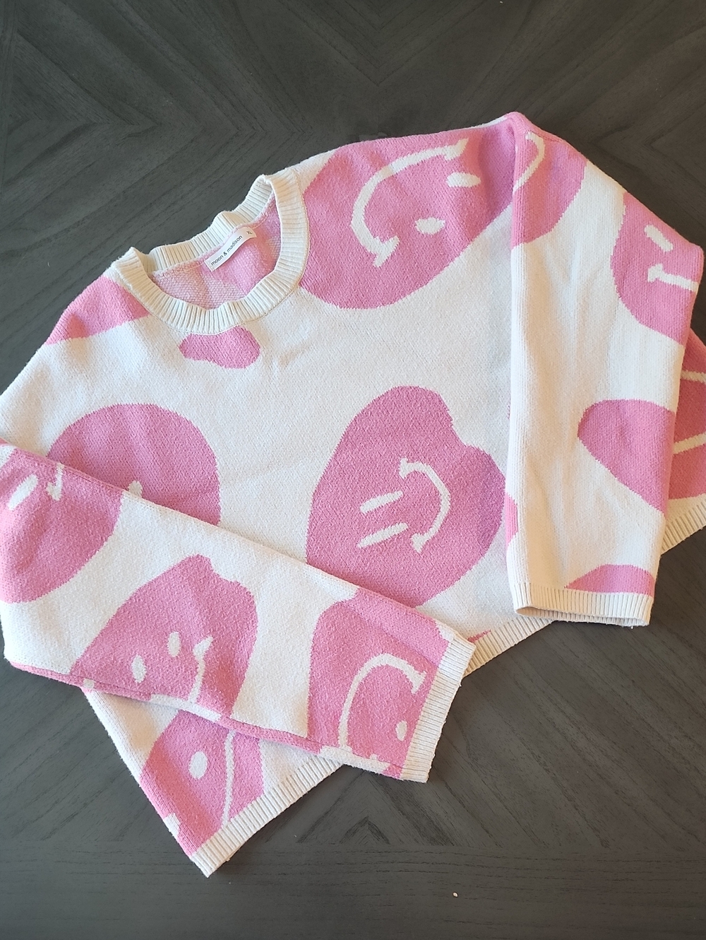Moon & Madison Pink & Cream Smiley Face Retro Crewneck Cropped Sweater - XL